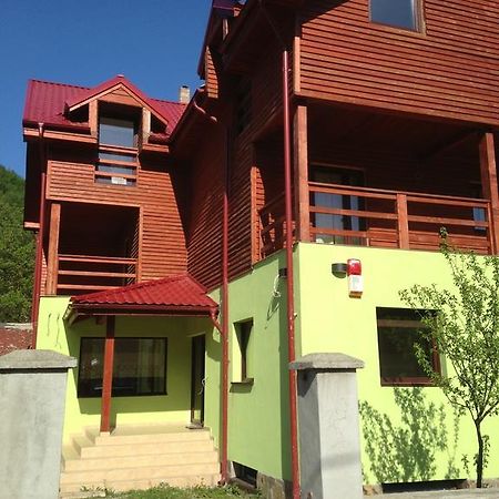 מלון Dorf Haus Văliug מראה חיצוני תמונה