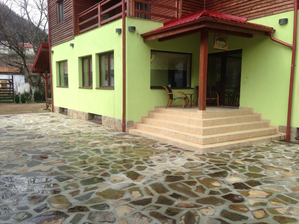 מלון Dorf Haus Văliug מראה חיצוני תמונה