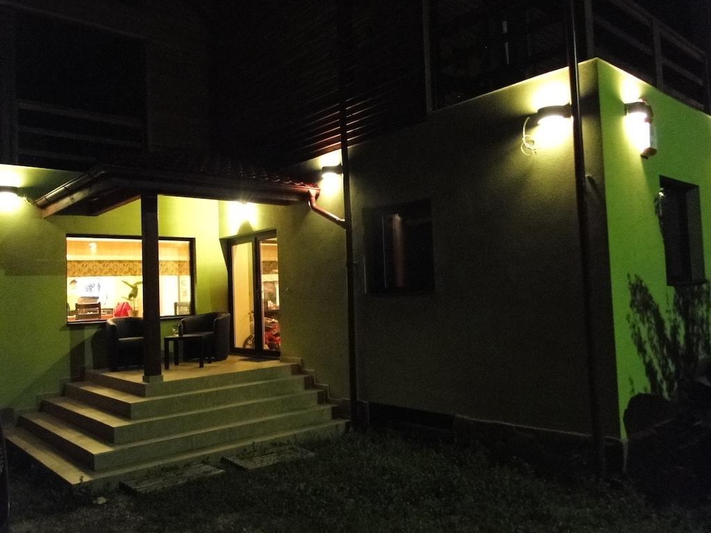 מלון Dorf Haus Văliug מראה חיצוני תמונה