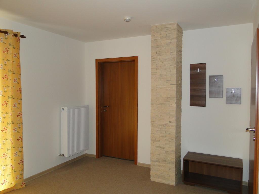 מלון Dorf Haus Văliug חדר תמונה